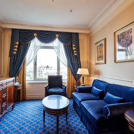 Fairmont Grand Hotel