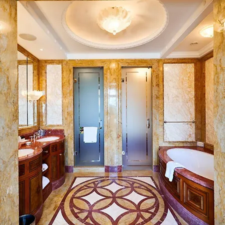 Fairmont Grand Hotel 5*